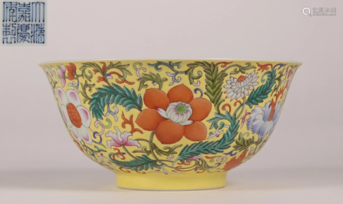 JIAQING MARK YELLOW FAMILLE ROSE FLORAL PATTERN BOWL