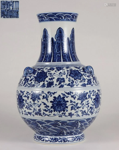 QIANLONG MARK BLUE&WHITE FLOWER PATTERN VASE