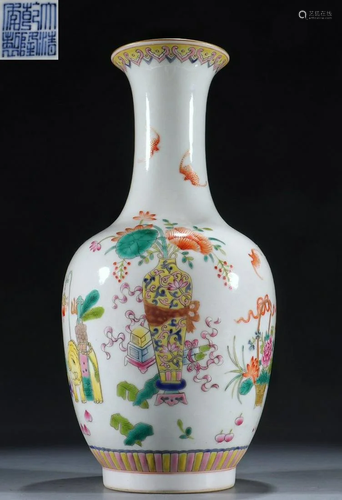 QIANLONG MARK FAMILLE ROSE AUSPICIOUS PATTERN VASE