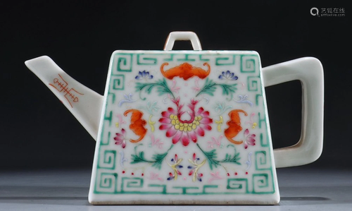 FAMILLE ROSE AUSPICIOUS PATTERN TEAPOT