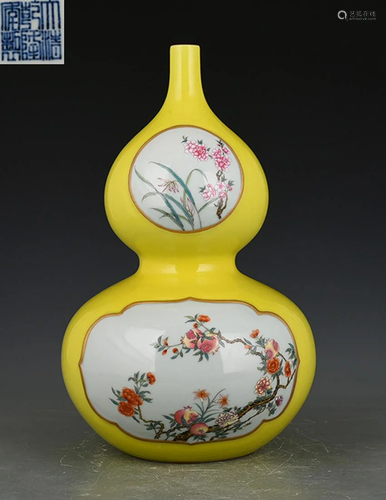 QIANLONG MARK YELLOW GLAZE GOURD VASE