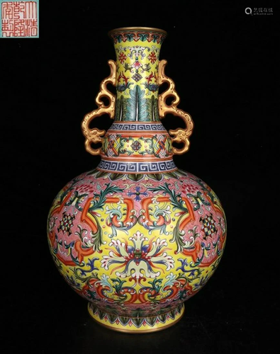 QIANLONG MARK ENAMELED GLAZE LOTUS PATTERN VASE