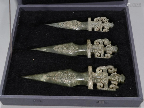 SET OF ANTIQUE JADE RITUAL PENDANTS