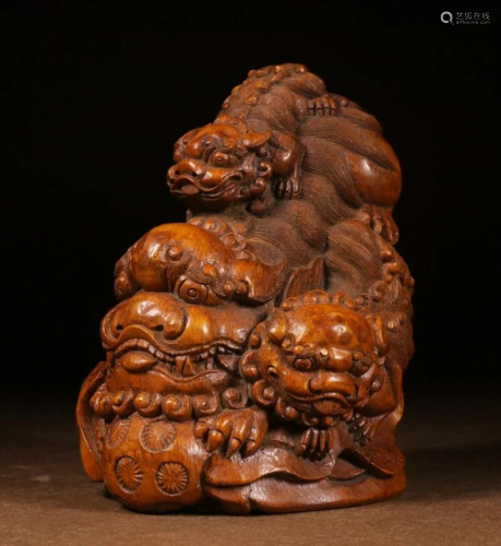 BAMBOO ROOT CARVED LION SHAPED PENDANT