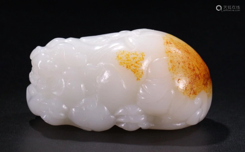 XINJIANG HETIAN JADE CARVED PIXIU BEAST PENDANT