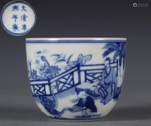 KANGXI MARK BLUE&WHITE GLAZE CUP WITH FIGURE PATTERN