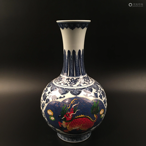 Chinese Blue and White Pocelain Vase