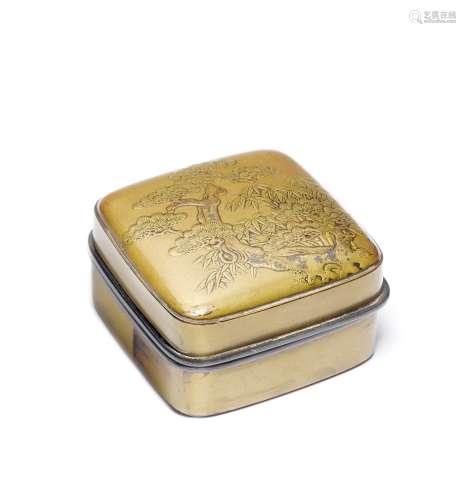 A gold-lacquer kogo (incense box) with en-suite cover 16th/1...