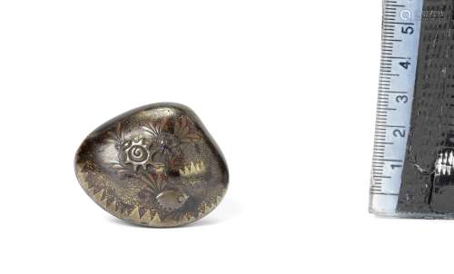 A lacquer hako netsuke formed as a clam Late 18th/early 19th...