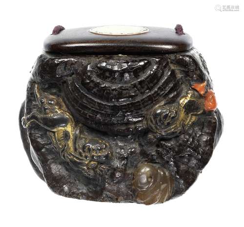 A reishi fungus tonkotsu (tobacco box) By Jikan Ganbun, 19th...