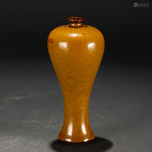 A CHINESE GOLD GLAZED PORCELAIN VASE