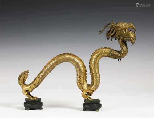 A CHINESE JASPER INLAID BRONZE GILT DRAGON DECORATION