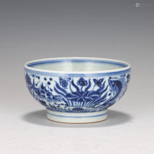 A CHINESE BLUE AND WHITE FISH-GRASS PORCELAIN CUP