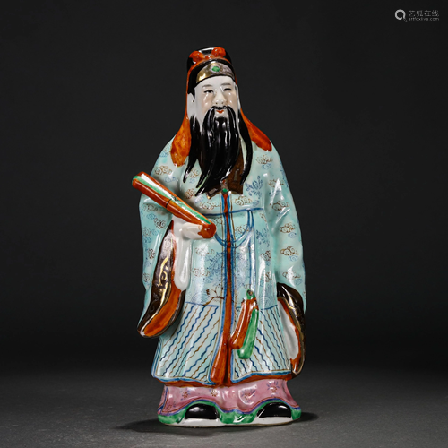 A CHINESE WU-CAI GLAZED PORCELAIN FIGURINE GOD OF