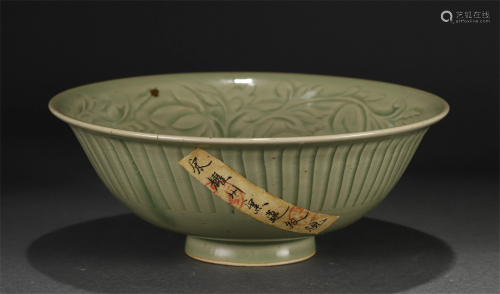 A CHINESE YAOZHOU-TYPE INCISED FLORAL PORCELAIN BOWL