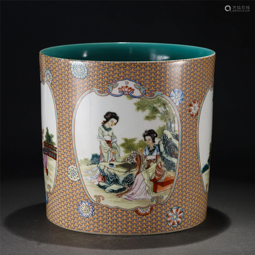 A CHINESE FAMILLE ROSE FIGURES PORCELAIN BRUSH POT