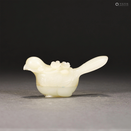 A CHINESE JADE CARVED MAGPIE AND FLOWER