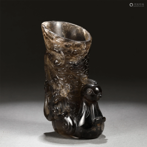A CHINESE CRYSTAL CARVED BIRD SHAPE CUP