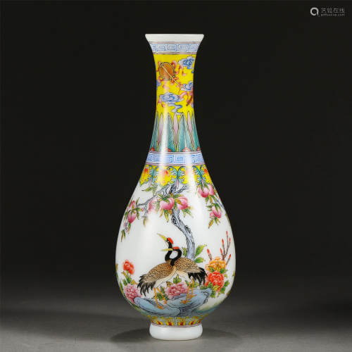 A CHINESE FLOWER-BIRD GLASS VASE