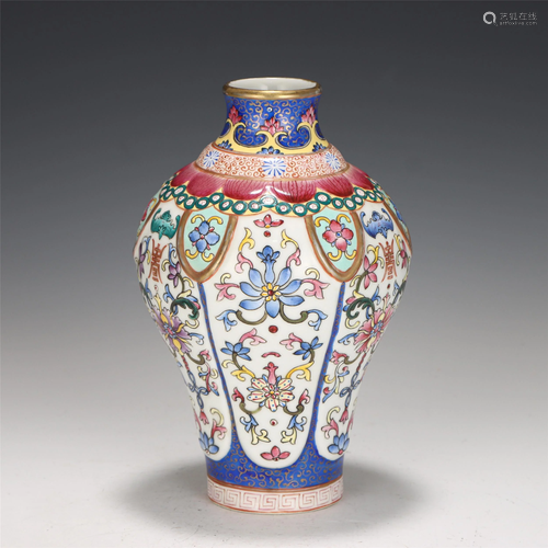 A CHINESE ENAMEL PAINTED FLORAL PORCELAIN VASE