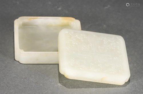 A CHINESE CARVED JADE BOX AND COVER