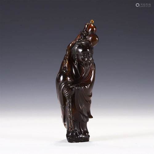 A CHINESE CLOUD AMBER CARVED FIGURINE