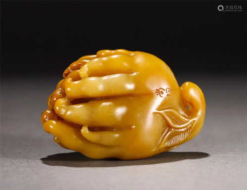 A CHINESE SOAPSTONE CARVED BUDDHA HAND DECORATION