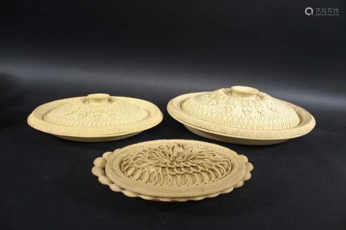 WEDGWOOD CANEWARE PIE DISH an oval pie dish with detachable ...