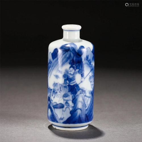 A CHINESE BLUE AND WHITE PORCELAIN SNUFF BOTTLE