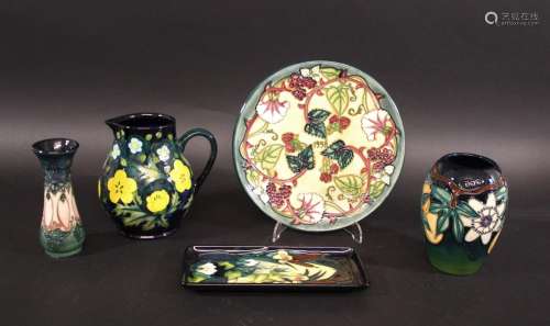 MOORCROFT 5 items of modern Moorcroft pottery, including a l...