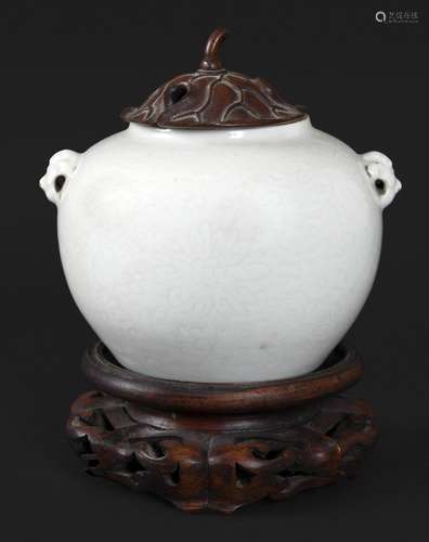 CHINESE GLOBULAR JAR & COVER 18th/19thc, a white glazed glob...