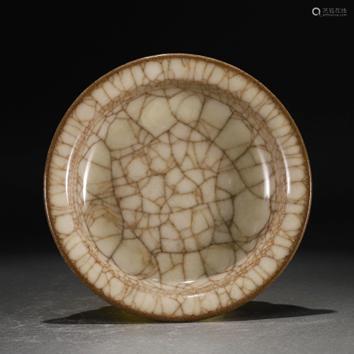 A CHINESE GUAN-TYPE GLAZED PORCELAIN PLATE