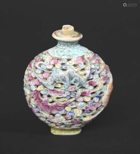 CHINESE FAMILLE ROSE SNUFF BOTTLE Qing Dynasty with Qianlong...