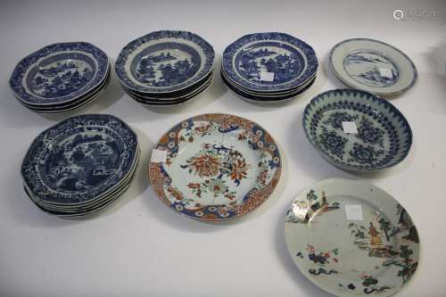 18THC CHINESE EXPORT BLUE & WHITE PLATES & BOWLS a mixed lot...