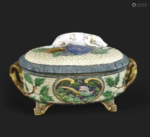 MINTON MAJOLICA GAME PIE DISH the lid modelled with a gun do...