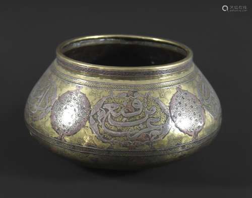 MAMLUK REVIVAL - LARGE BRASS & SILVER INLAID BOWL a large gl...