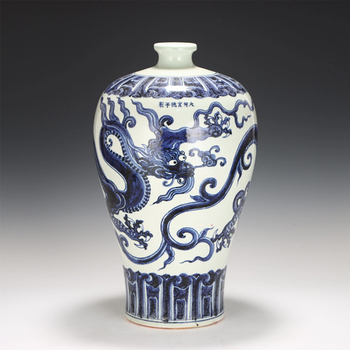 A CHINESE BLUE AND WHITE DRAGON PORCELAIN VASE