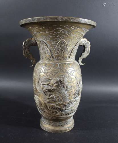 JAPANESE BRONZE VASE Meiji period, a large bronze vase with ...