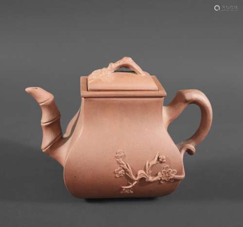 CHINESE YIXING TEAPOT probably 19thc, the clay teapot with b...