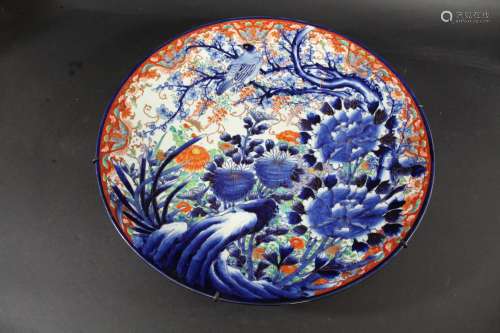 LARGE JAPANESE CHARGER Meiji period, brightly painted with a...