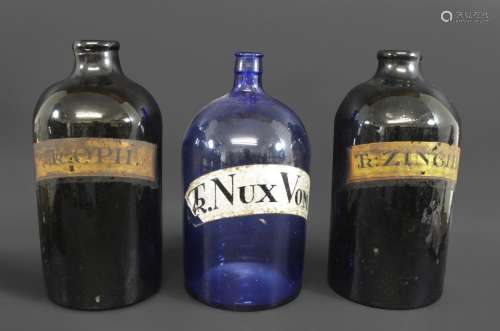 19THC CHEMISTS JARS three large chemists jars, including a b...