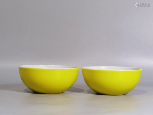 A Pair of Chinese Enamel Glazed Porcelain Bowls