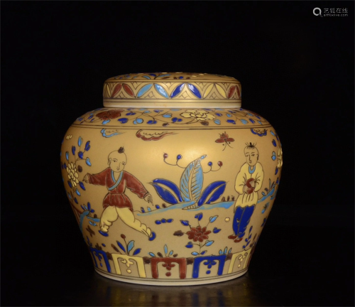 A Chinese Wu-Cai Glazed Porcelain Jar