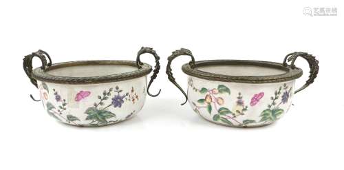 Pair of 20th century Chinese bowls decorated with flowers, f...