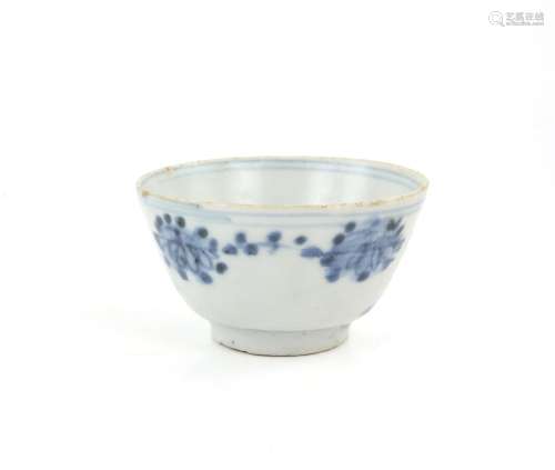 Chinese blue and white bowl, Ming, 11cm diameter,