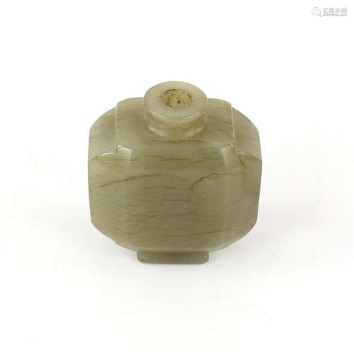 Chinese green jade snuff bottle, 5.5cm high,