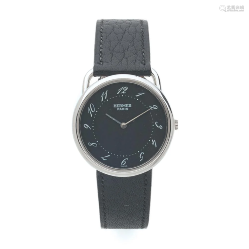 HERMES ARCEAU Montre bracelet en acier sur cuir.