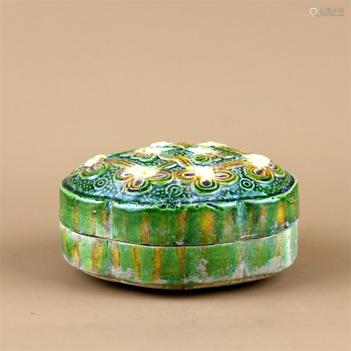 A San-Cai Glazed Porcelain Box with Cover