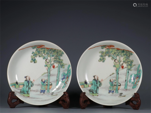 A Pair of Wu-Cai Glazed Porcelain Plates