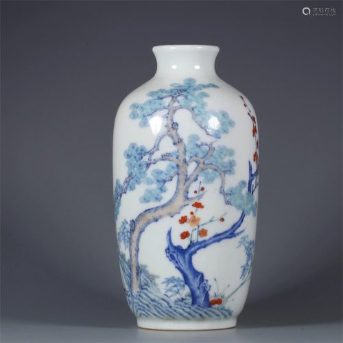 A Dou-Cai Glazed Porcelain Flower Patterned Vase